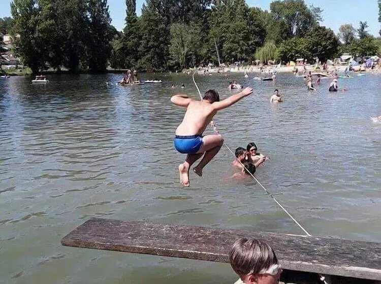 Hotelli Camping Aubeterre Sur Dronne