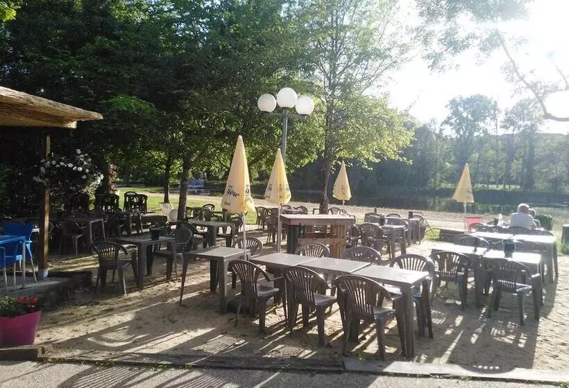 Hotelli Camping Aubeterre Sur Dronne