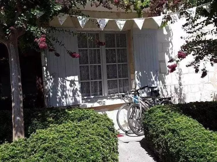 Hotelli Camping Aubeterre Sur Dronne