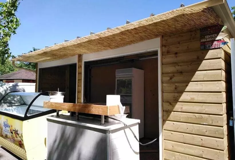 Hotelli Camping Aubeterre Sur Dronne