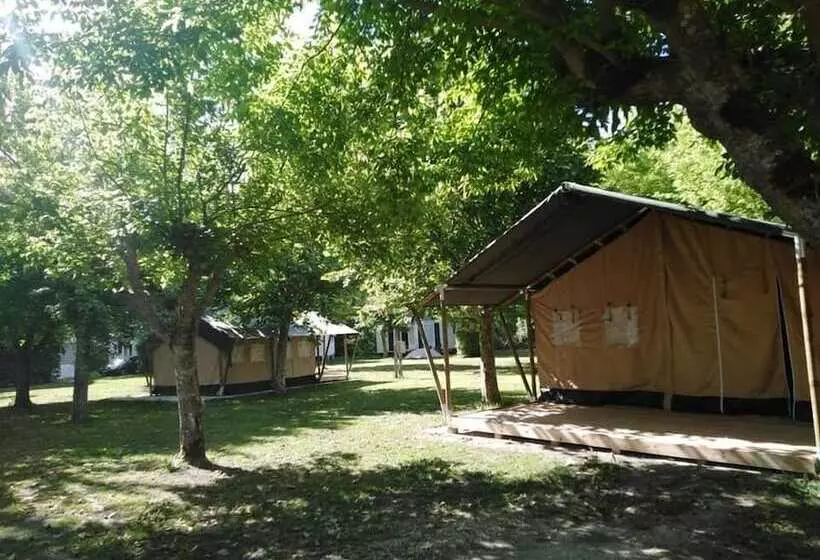 Hotelli Camping Aubeterre Sur Dronne