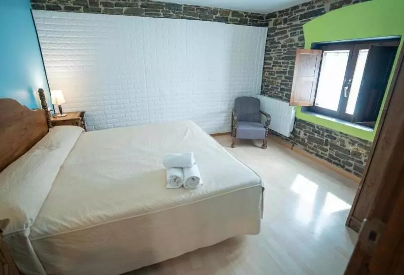 هتل Rural Los Cerezos De Yanguas