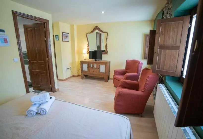 هتل Rural Los Cerezos De Yanguas