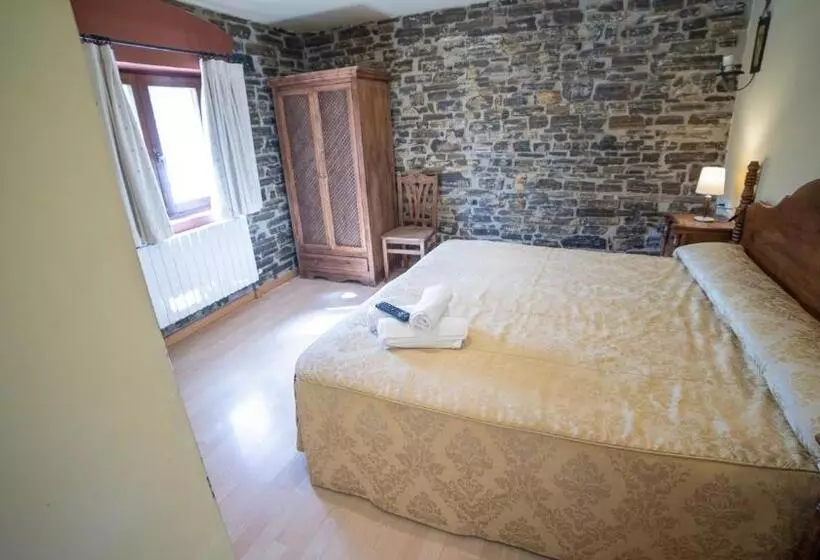 هتل Rural Los Cerezos De Yanguas