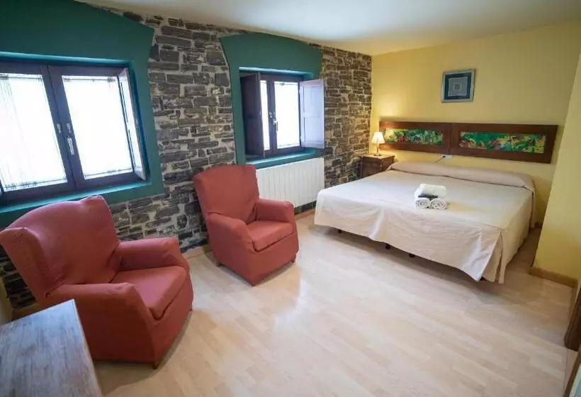 هتل Rural Los Cerezos De Yanguas