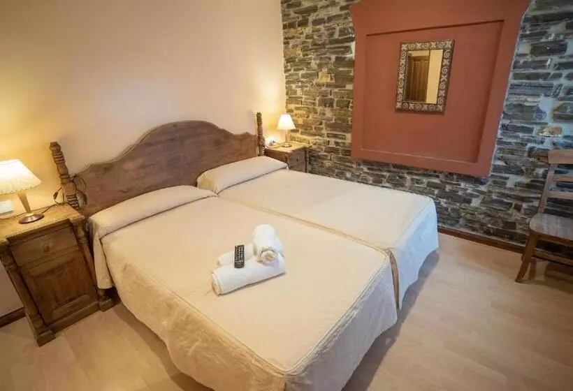 هتل Rural Los Cerezos De Yanguas