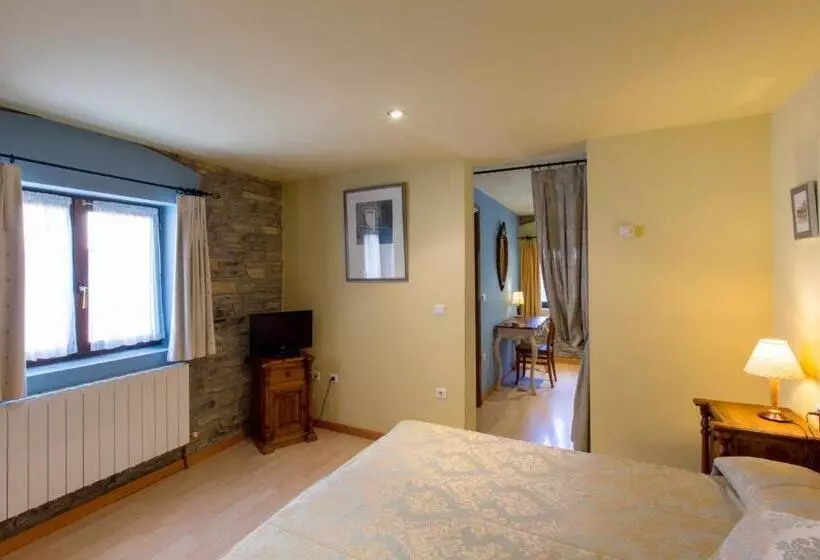 هتل Rural Los Cerezos De Yanguas