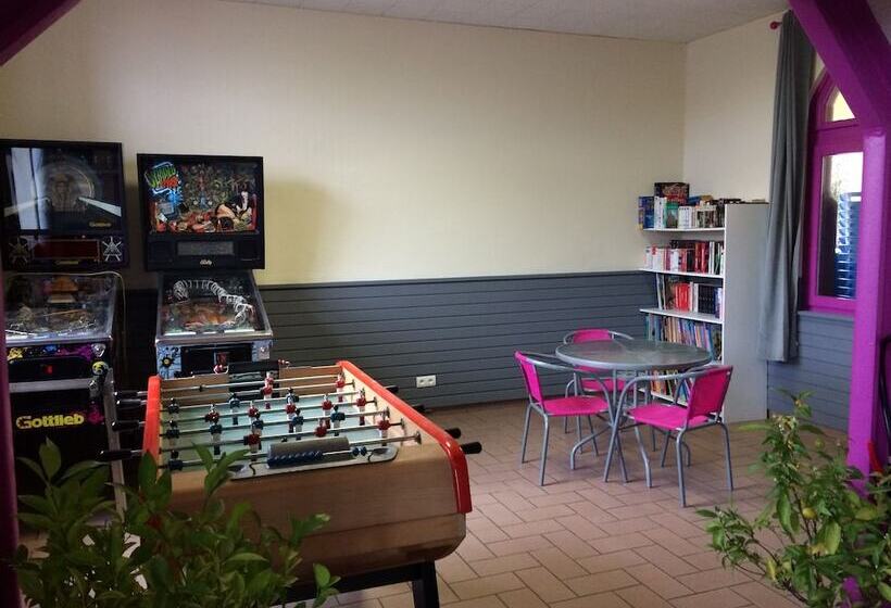 Отель Camping Les Lupins