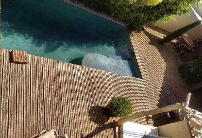 Aamiaismajoitus (B&B) Le Mas Des Brune