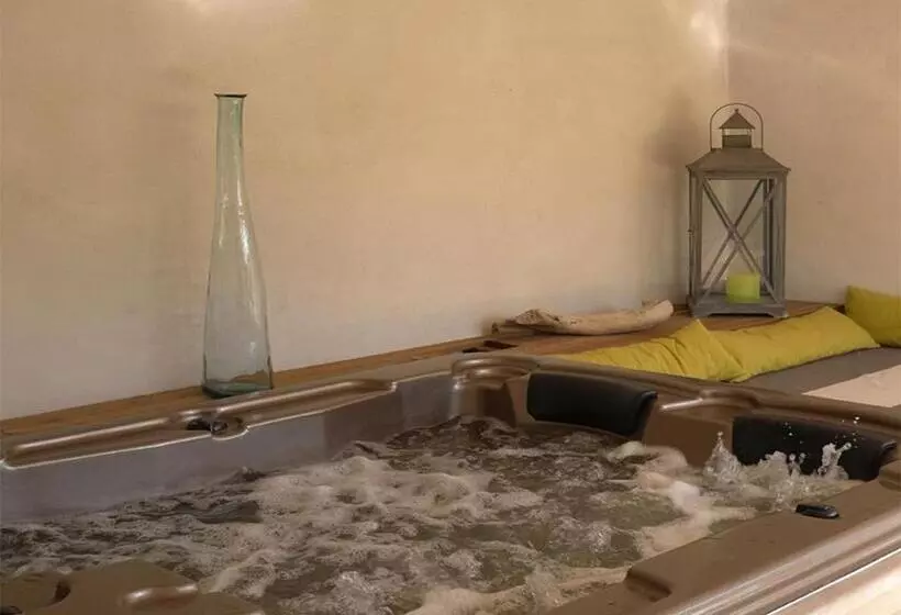 Aamiaismajoitus (B&B) Le Mas Des Brune