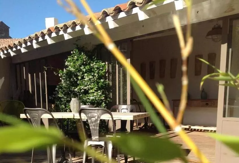 Aamiaismajoitus (B&B) Le Mas Des Brune