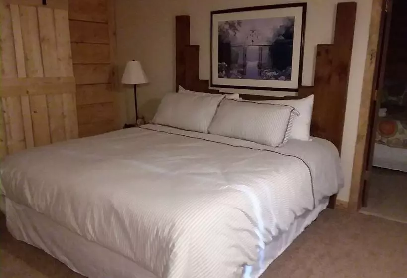 Chautauqua Hillcrest Inn