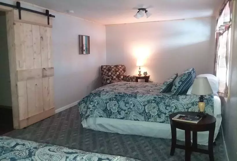 Chautauqua Hillcrest Inn