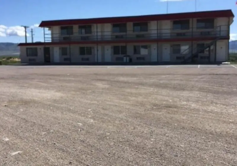 Flag's West Motel