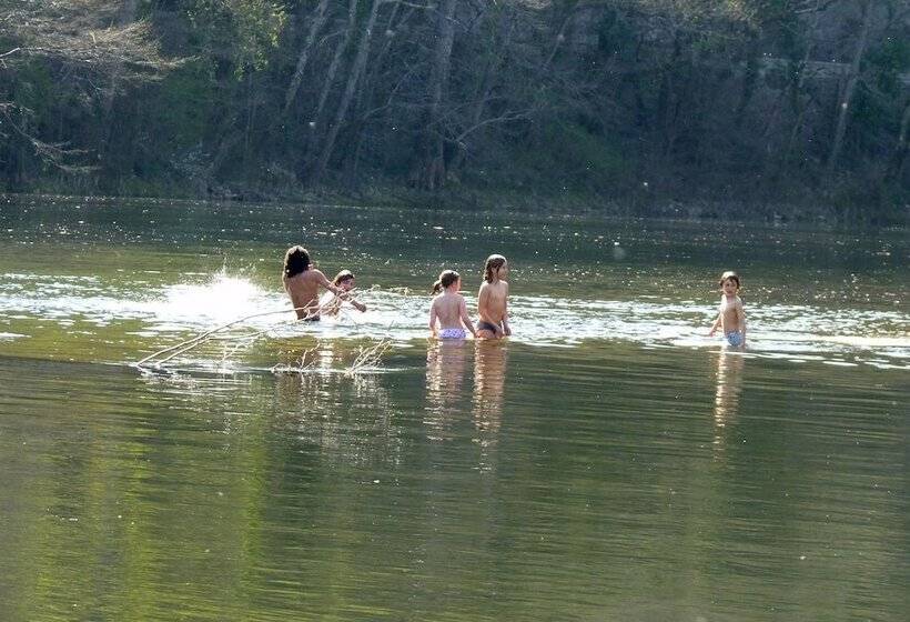 בית מלון כפרי Village Camping Les Vignes