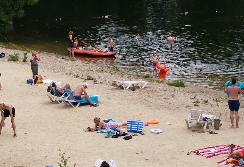 בית מלון כפרי Village Camping Les Vignes