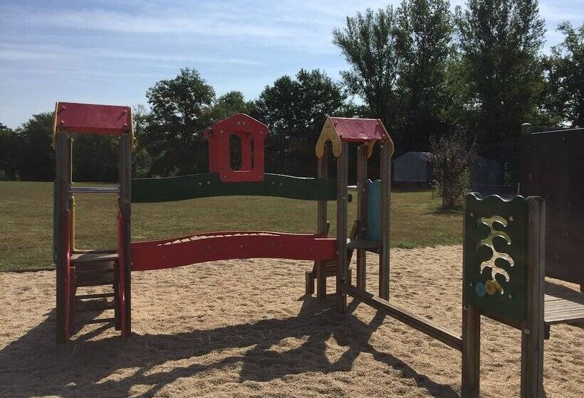 בית מלון כפרי Village Camping Les Vignes