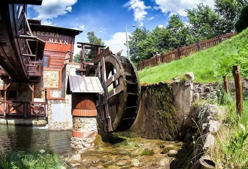 ホテル Dworek Wapionka