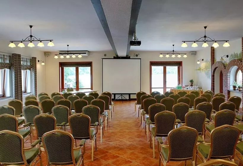 ホテル Dworek Wapionka