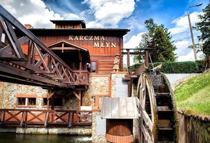 ホテル Dworek Wapionka