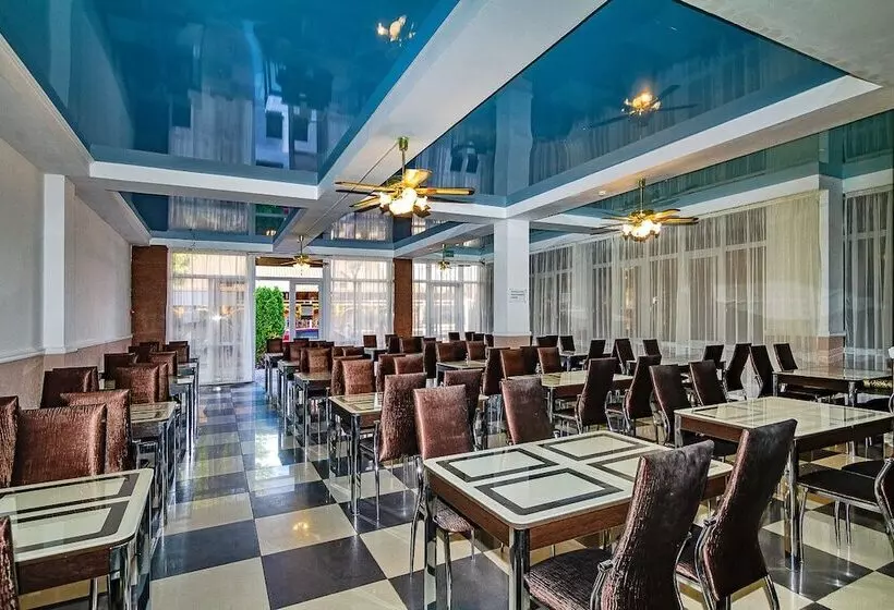 Hotelli Pansionat Vityazevo Family