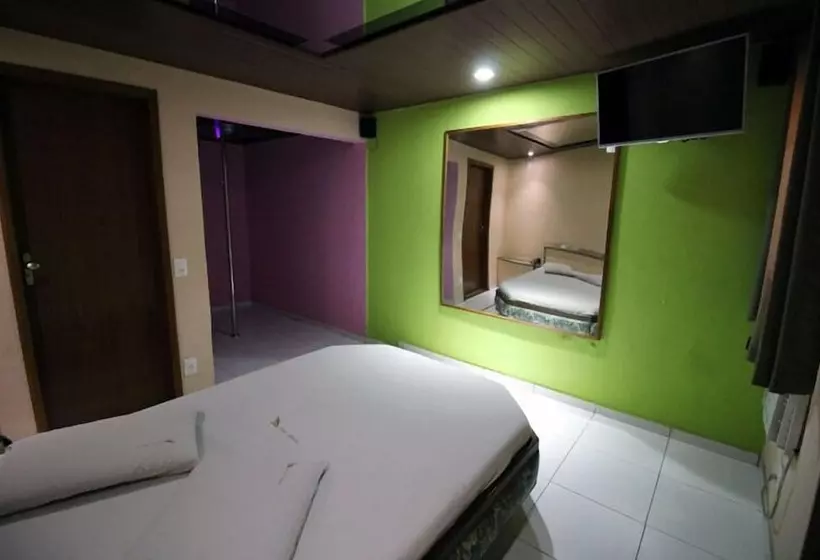 Motelli Lark   Adult Only