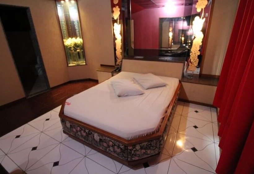 모텔 Lark   Adult Only