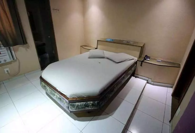 Motelli Lark   Adult Only