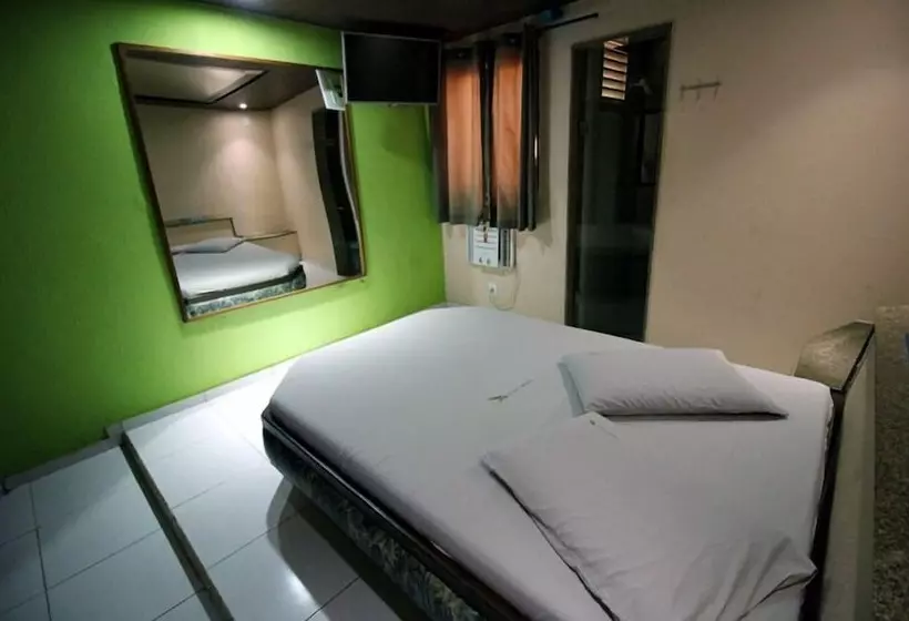 Motelli Lark   Adult Only