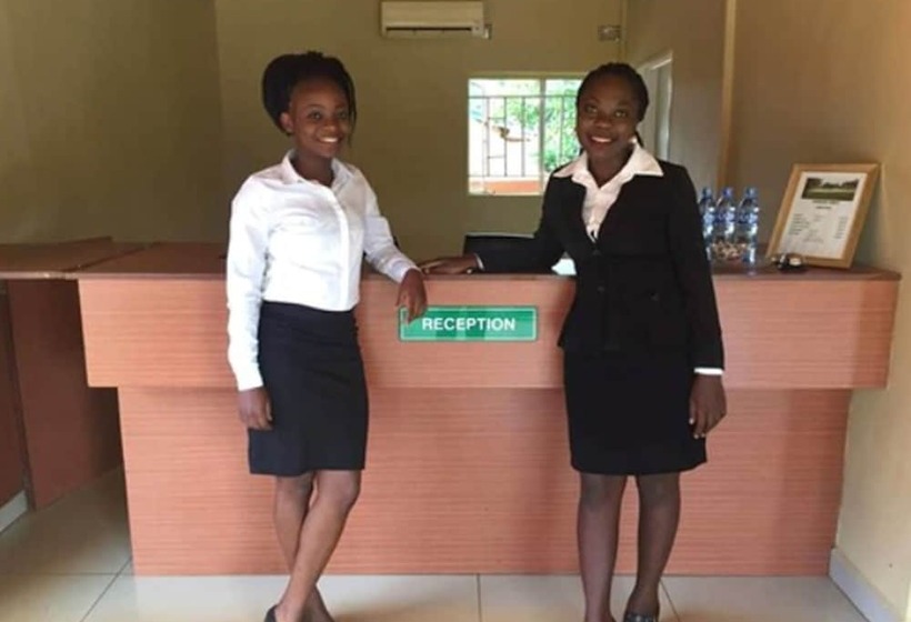 پانسیون Floriana Lodge