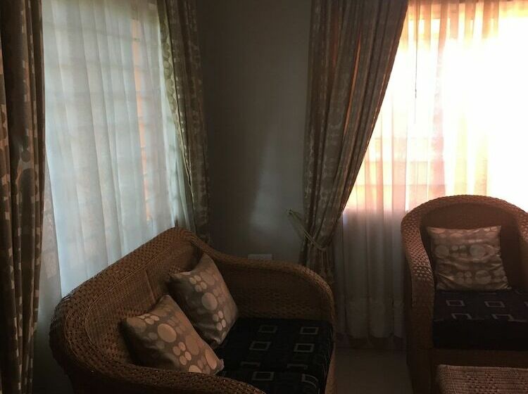 پانسیون Floriana Lodge