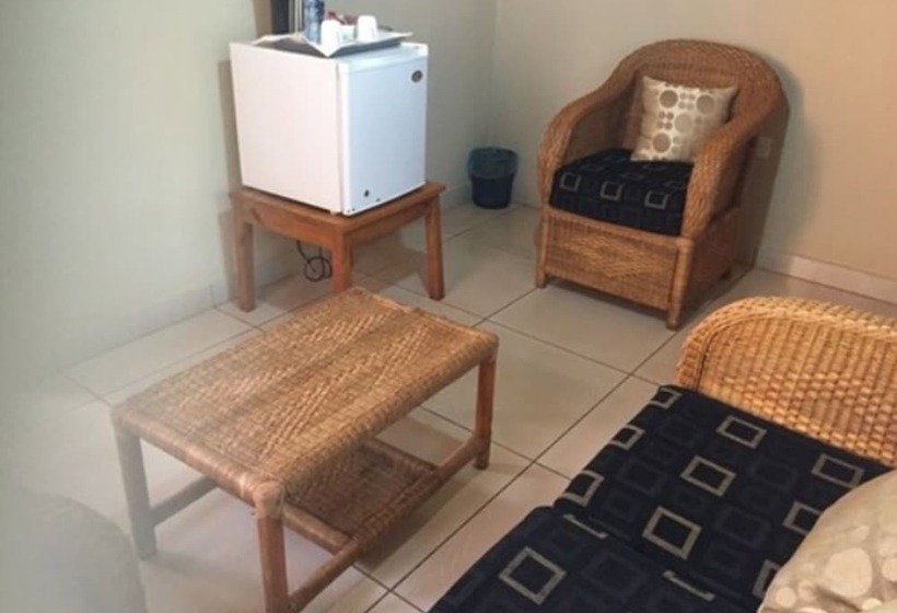 پانسیون Floriana Lodge