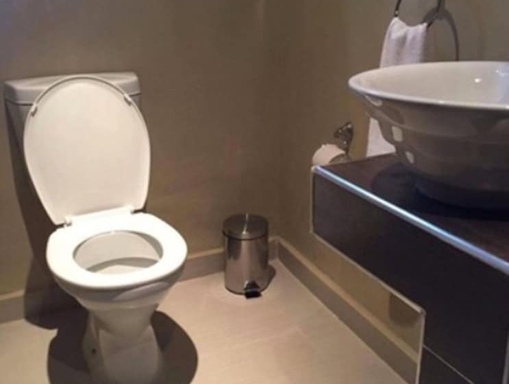 پانسیون Floriana Lodge