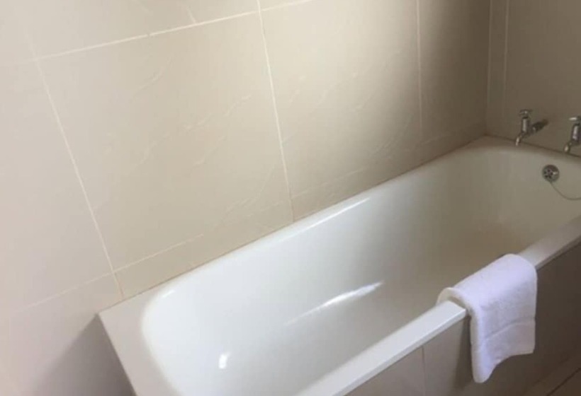 پانسیون Floriana Lodge