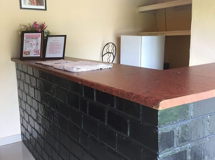 پانسیون Floriana Lodge