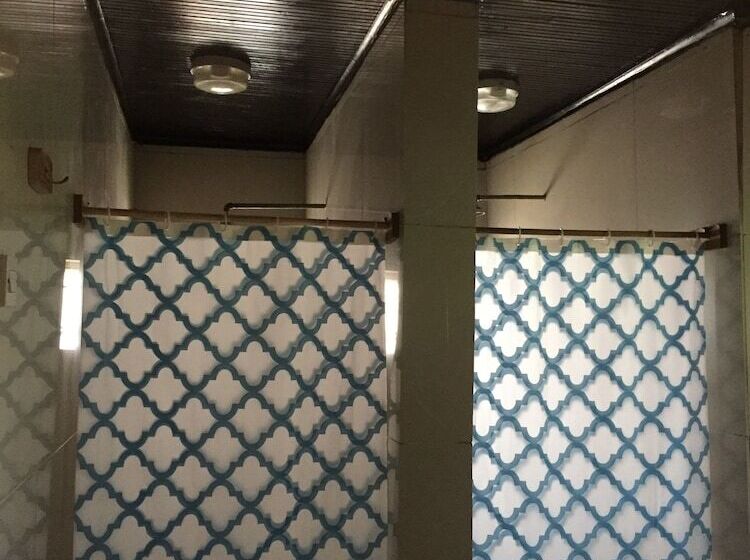 پانسیون Floriana Lodge