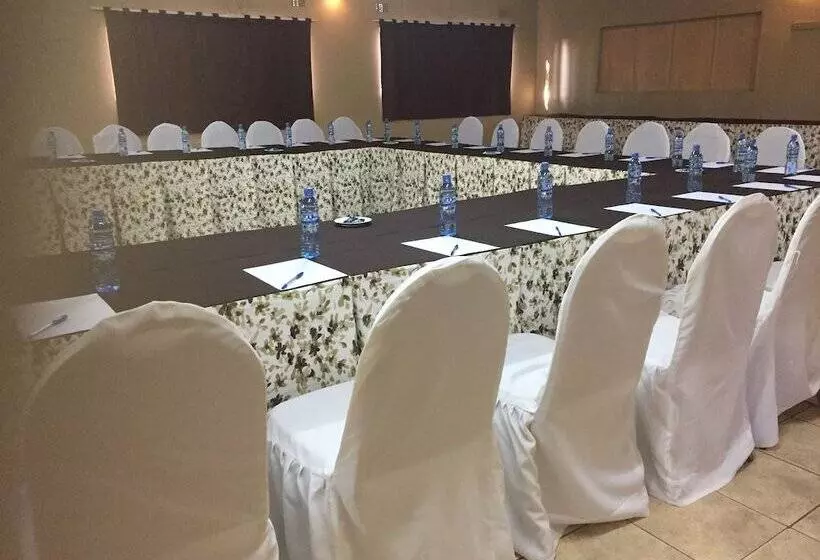 پانسیون Floriana Lodge
