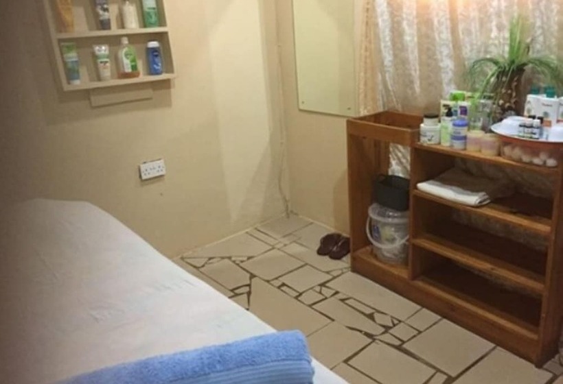 پانسیون Floriana Lodge