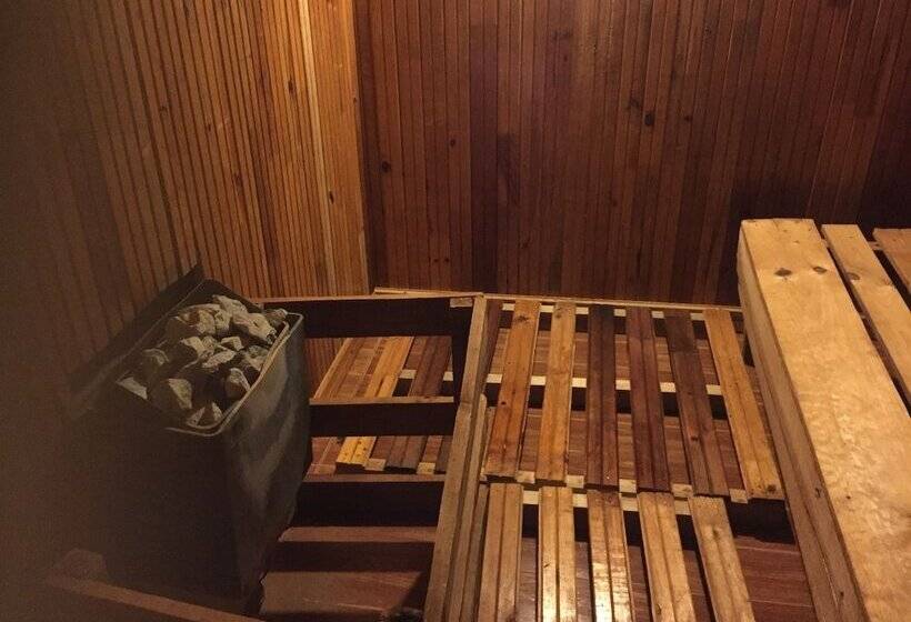 پانسیون Floriana Lodge