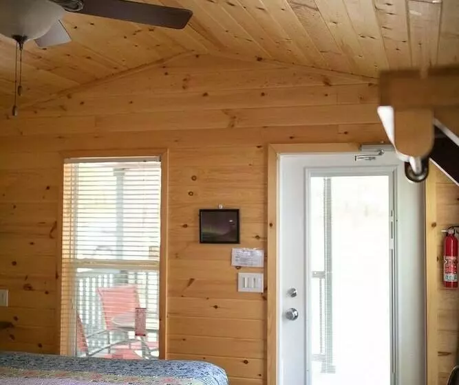 Hotelli Pere Marquette River Koa Campground