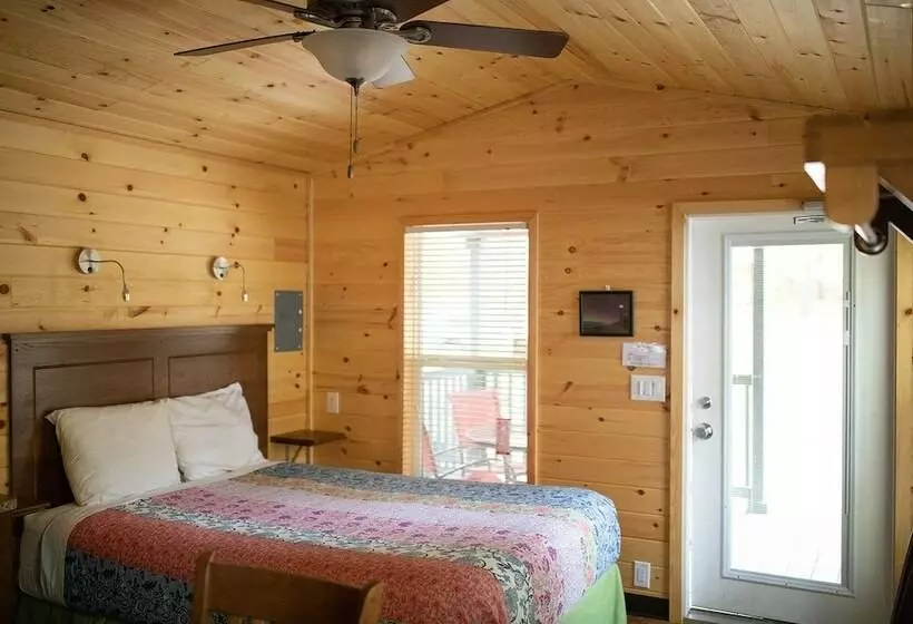 Hotelli Pere Marquette River Koa Campground