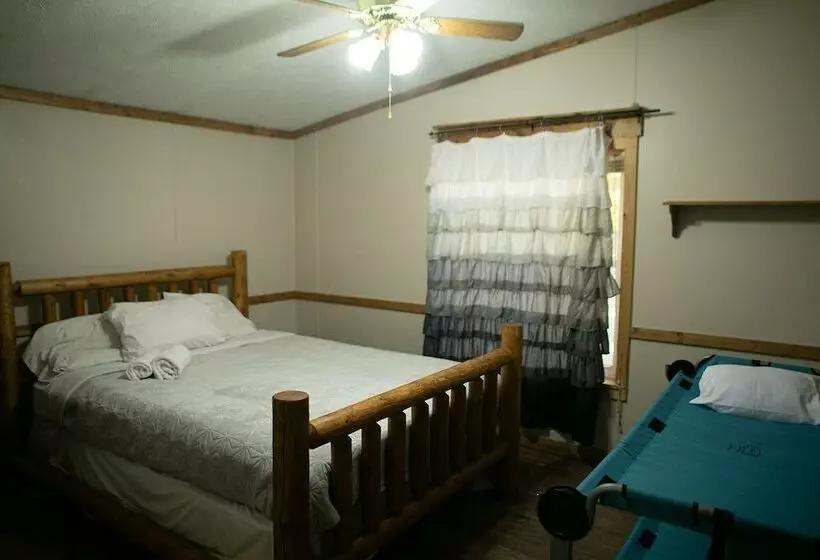 Hotelli Pere Marquette River Koa Campground