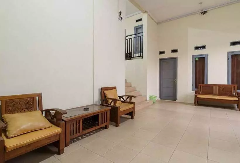 Hotelli Reddoorz Syariah Near Rs Mitra Keluarga Depok