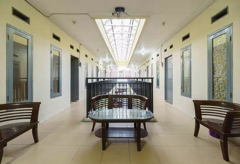 Hotelli Reddoorz Syariah Near Rs Mitra Keluarga Depok