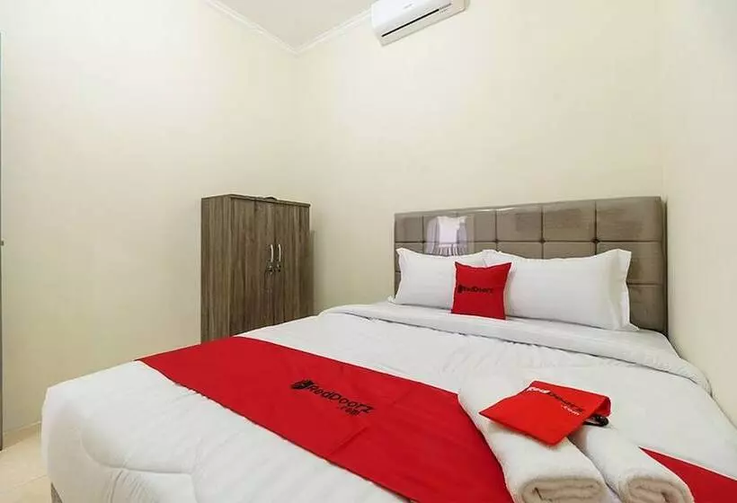 Hotelli Reddoorz Syariah Near Rs Mitra Keluarga Depok
