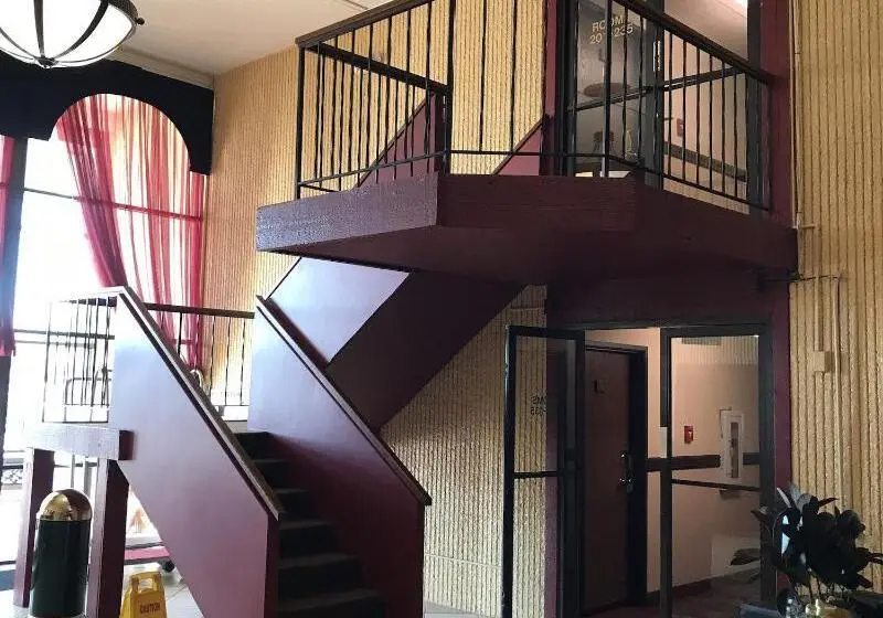 ホテル Crookston Inn & Convention Center