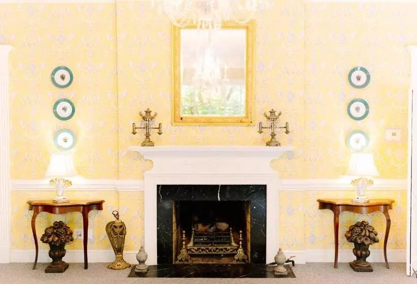 ホテル The Morehead Inn