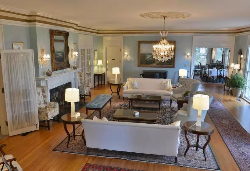 ホテル The Morehead Inn