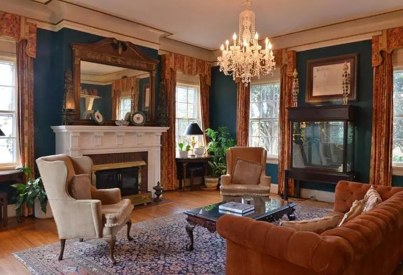 ホテル The Morehead Inn