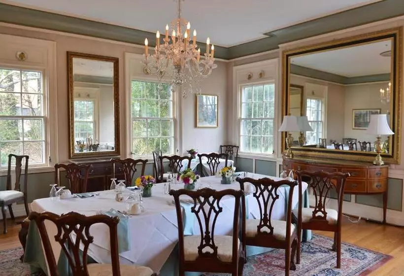 ホテル The Morehead Inn